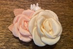 Hårklips med blomster/roser - lyserød/offwhite (M25)